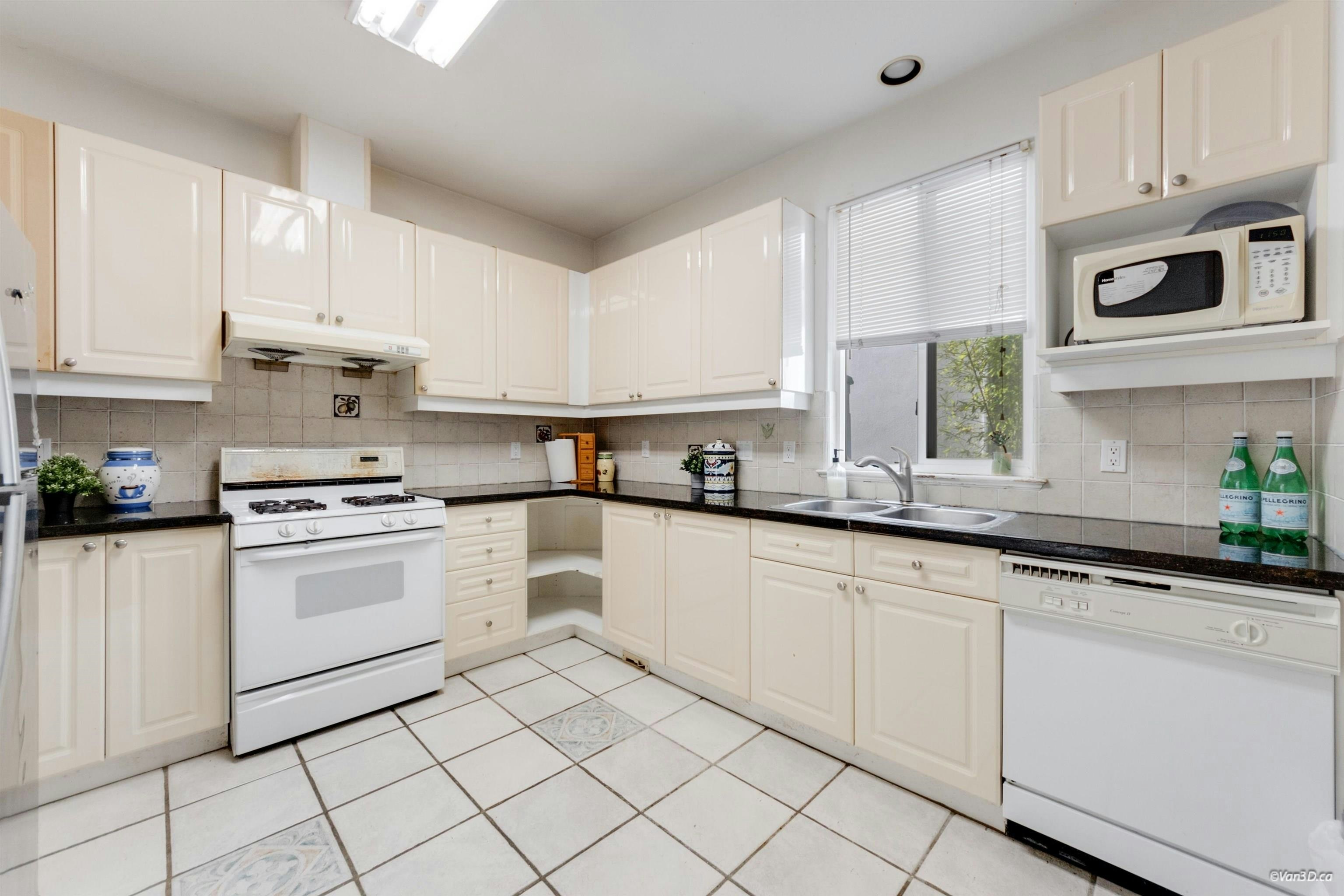 5177 Carson Street, Burnaby, BC, V5J 2Z1 - 10