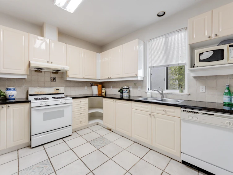 5177 Carson Street, Burnaby, BC, V5J 2Z1 - 10