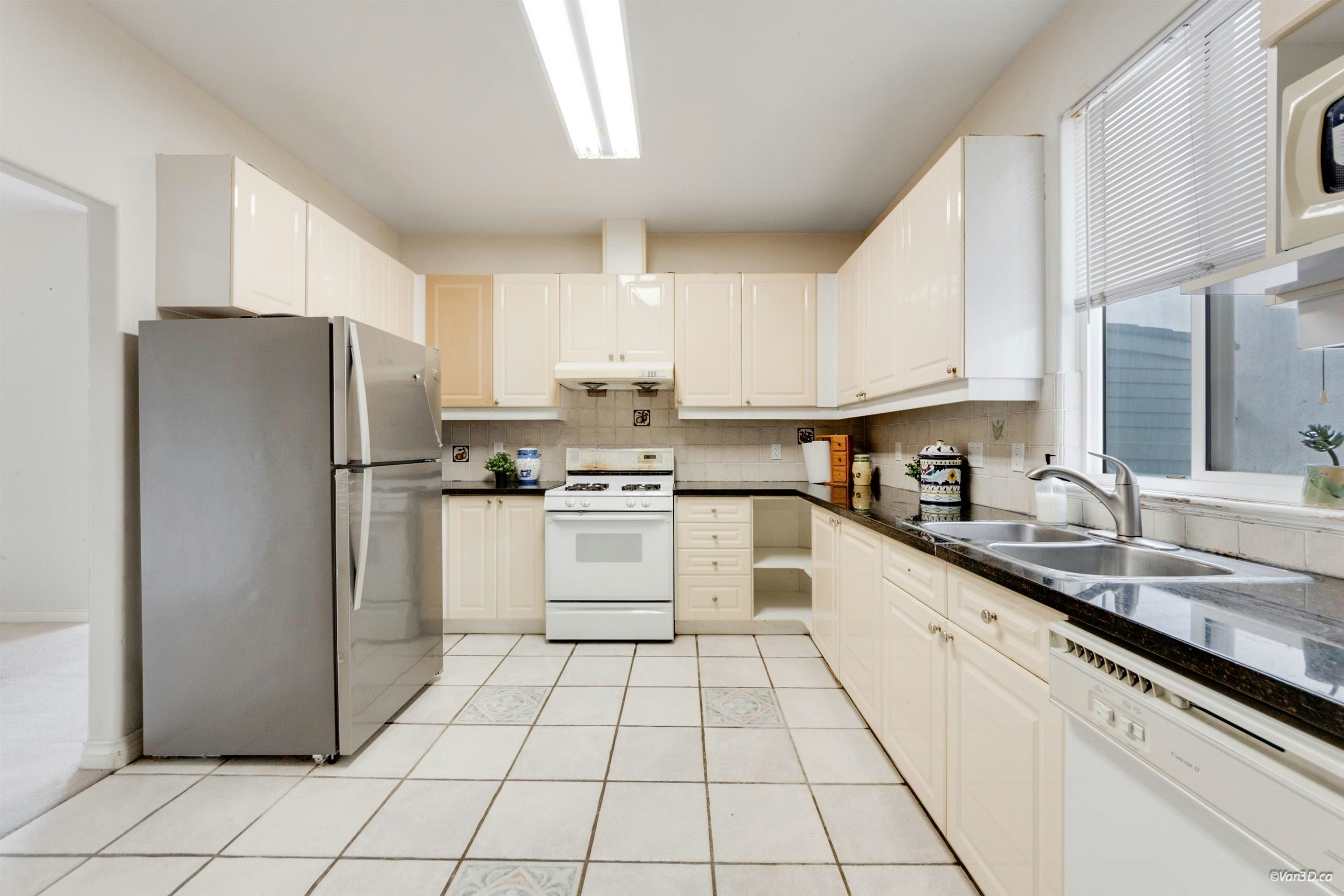 5177 Carson Street, Burnaby, BC, V5J 2Z1 - 9