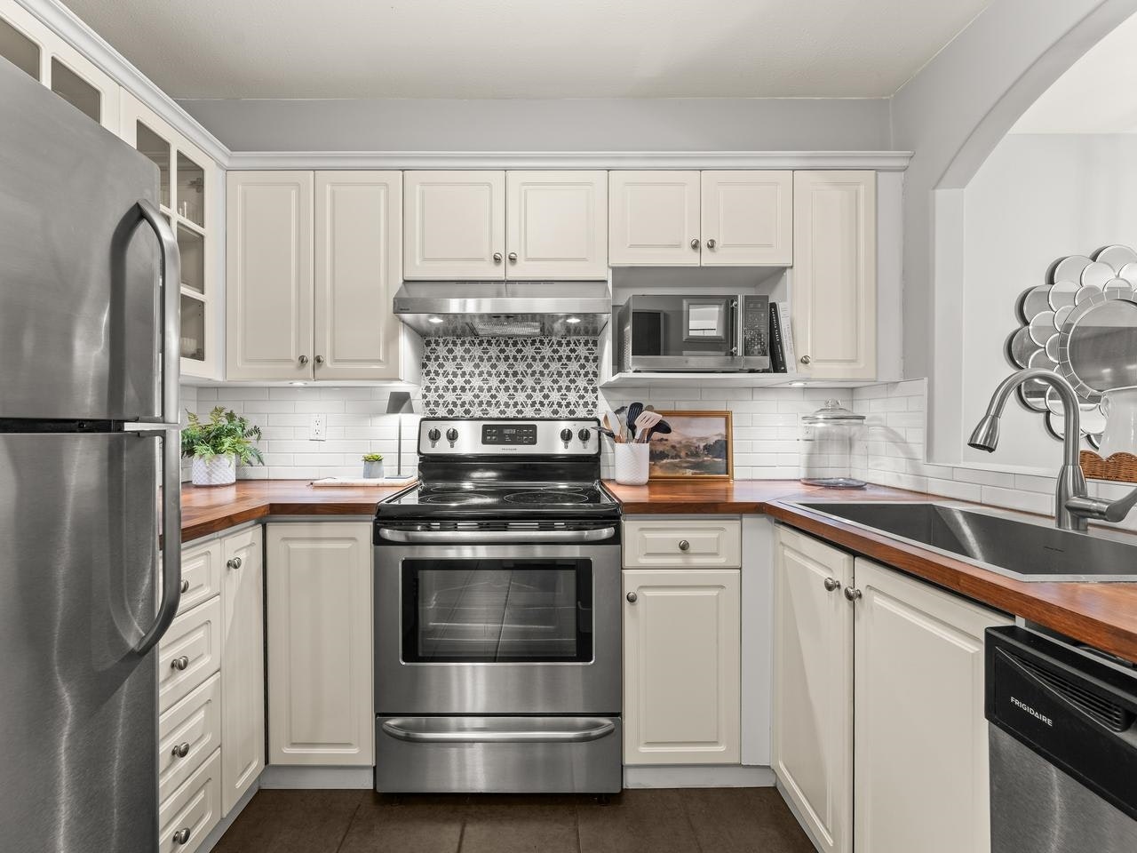 117-5900 Dover Crescent - 5