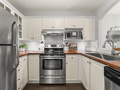 117-5900 Dover Crescent - 5