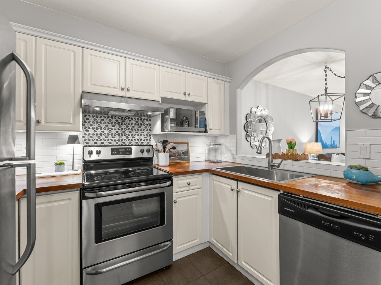 117-5900 Dover Crescent - 4