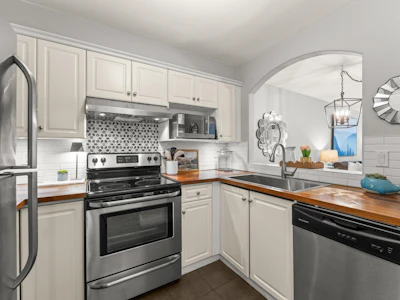 117-5900 Dover Crescent - 4