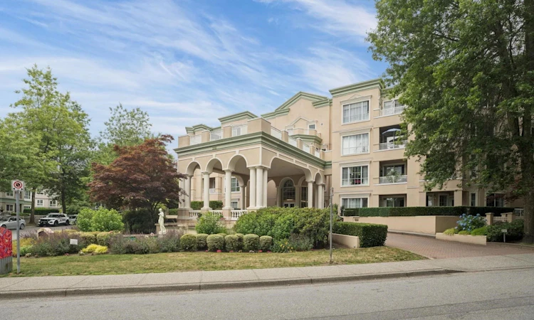 411-2995 Princess Crescent