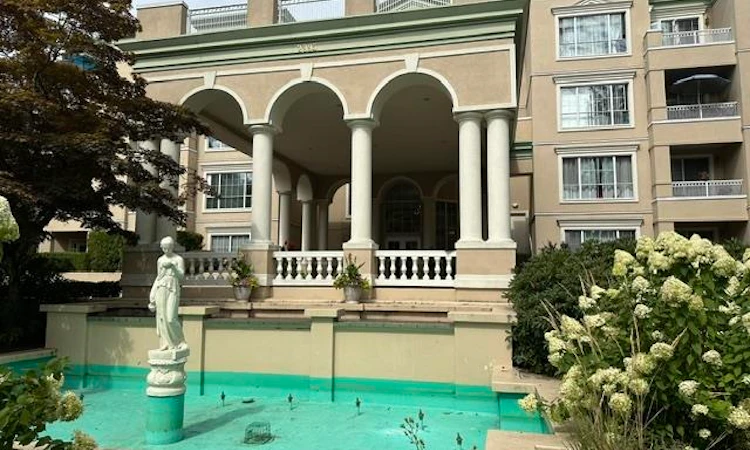411-2995 Princess Crescent