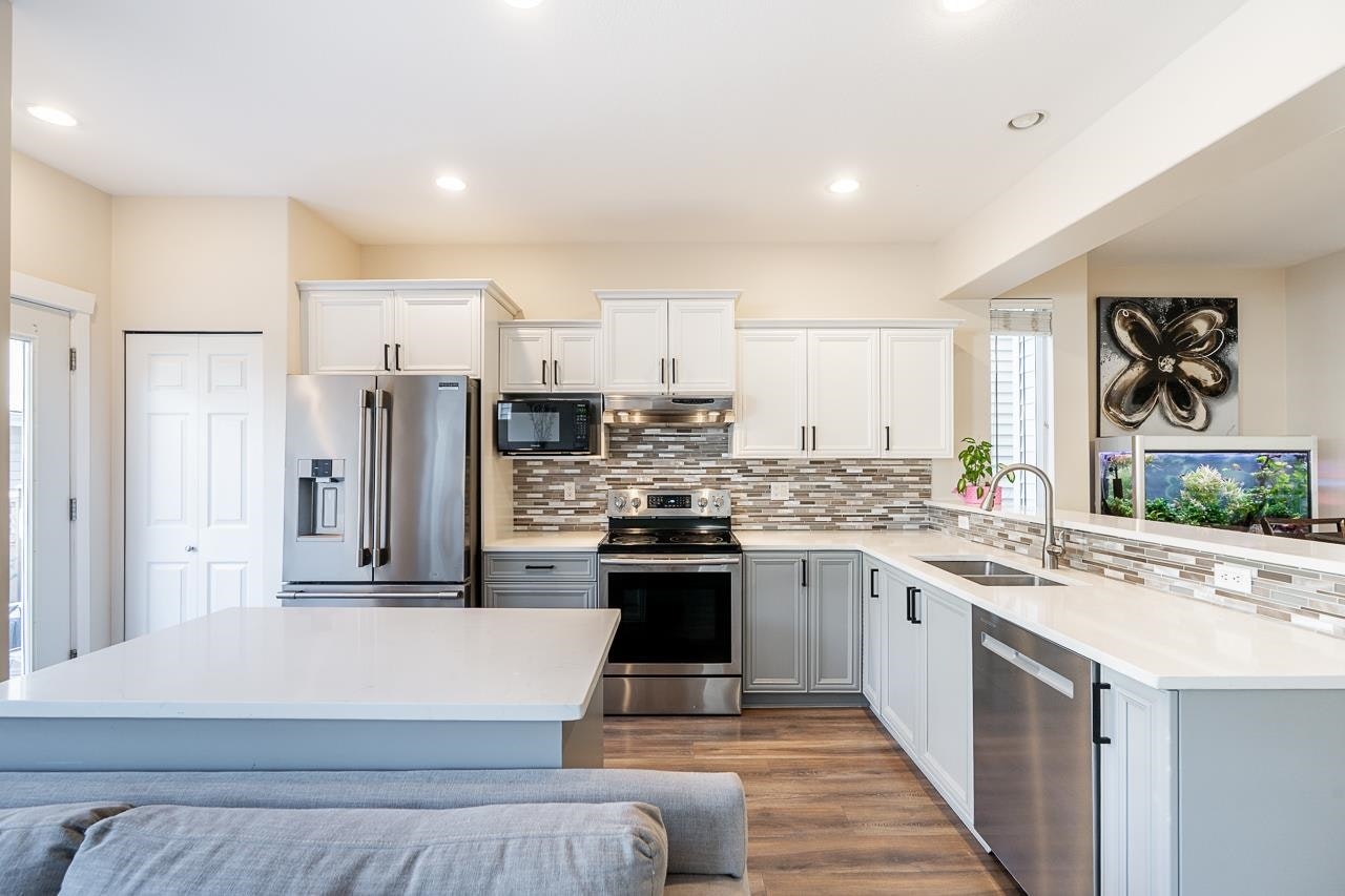 15163 61a Avenue, Surrey, BC, V3S 5J7 - 14