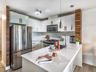 1606-9868 Cameron Street - 3
