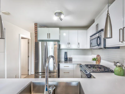1606-9868 Cameron Street - 4