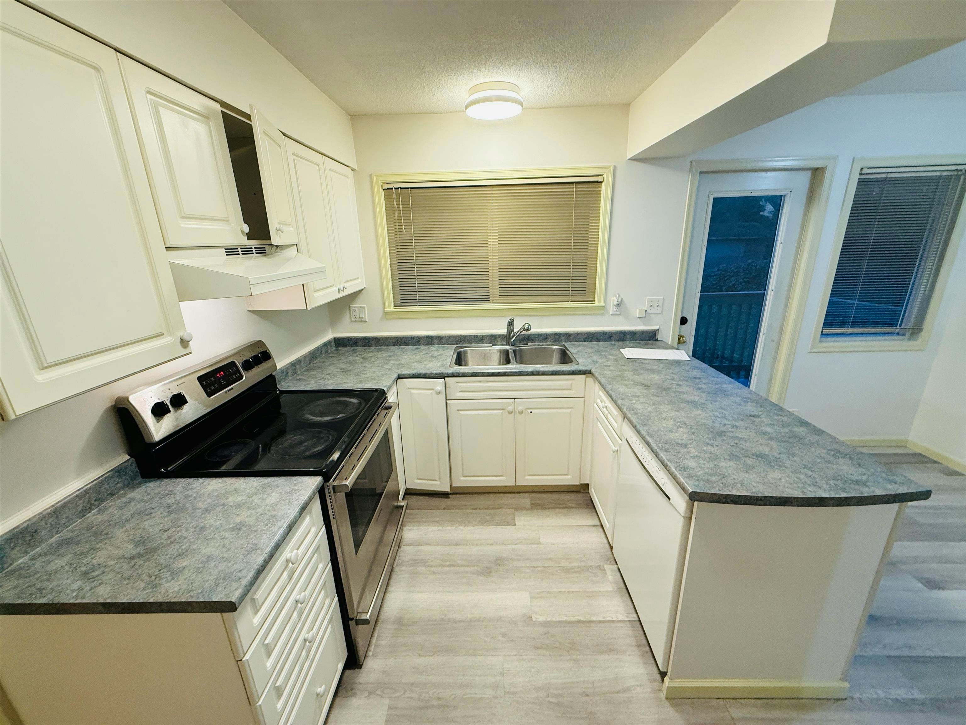 19371 76 Avenue, Surrey, BC, V4N 6C6 - 2