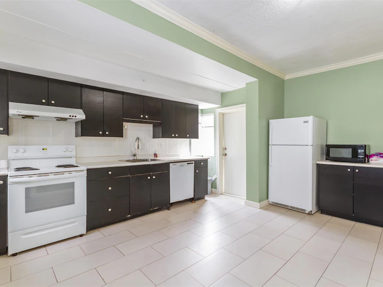 2119 E 30th Avenue, Vancouver, BC, V5N 3A5 - 4