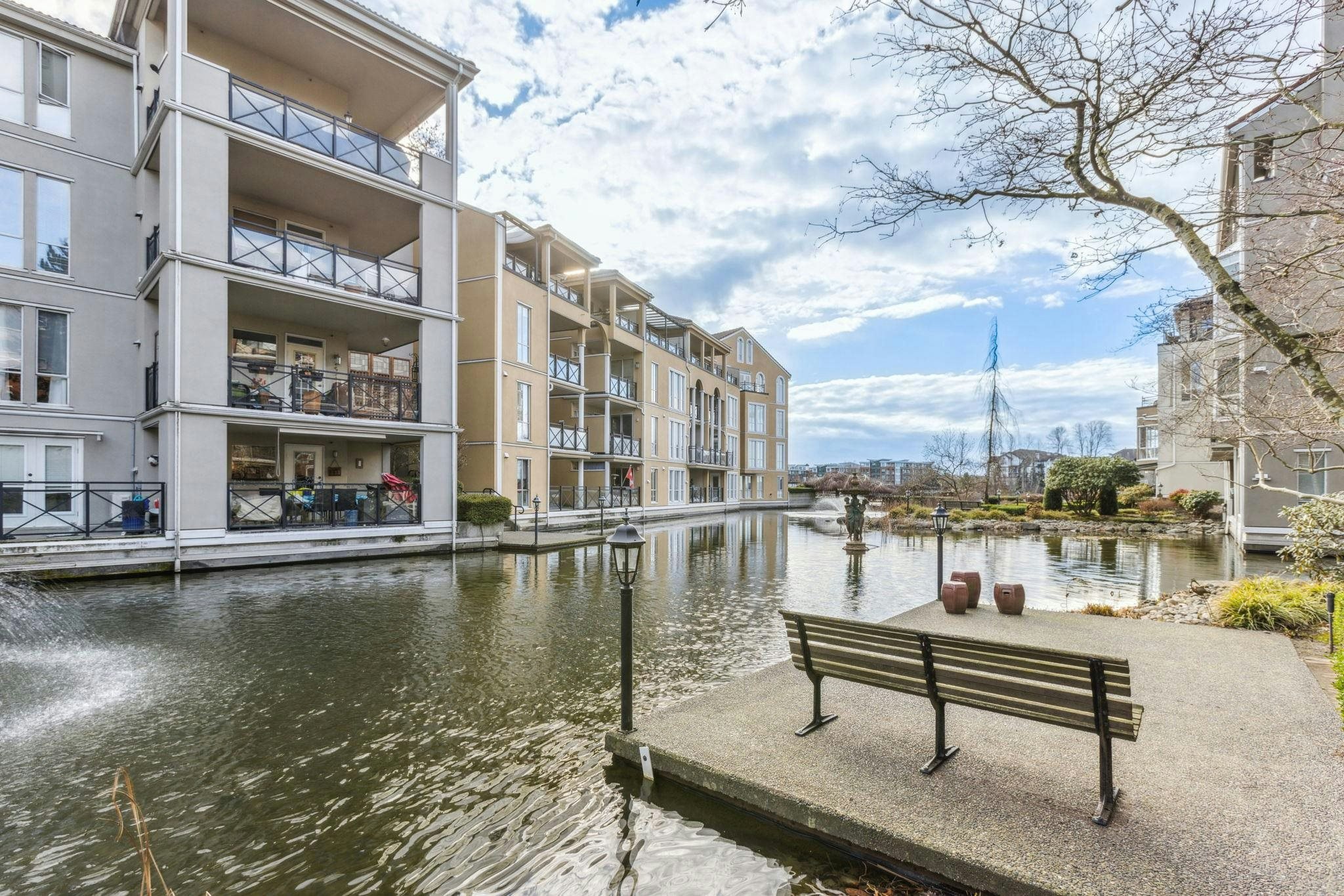 401-2 Renaissance Square, New Westminster, BC, V3M 6K3 - 25