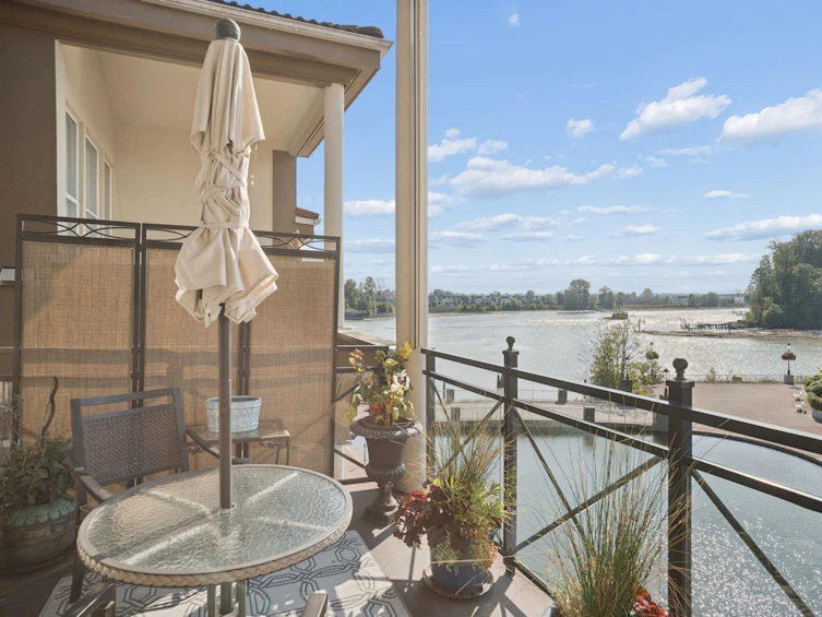 401-2 Renaissance Square, New Westminster, BC, V3M 6K3 - 20