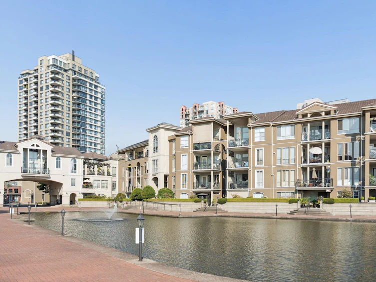 401-2 Renaissance Square, New Westminster, BC, V3M 6K3 - 28
