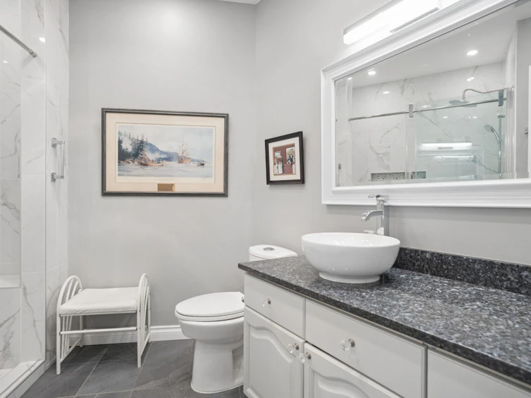 401-2 Renaissance Square, New Westminster, BC, V3M 6K3 - 18
