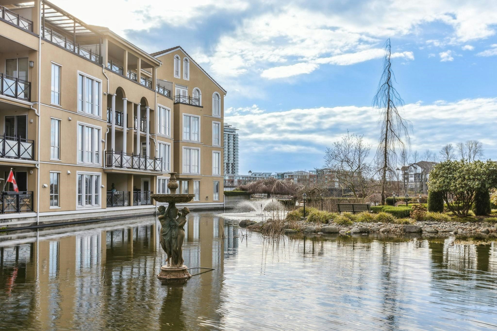 401-2 Renaissance Square, New Westminster, BC, V3M 6K3 - 26