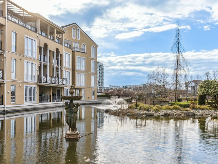 401-2 Renaissance Square, New Westminster, BC, V3M 6K3 - 26