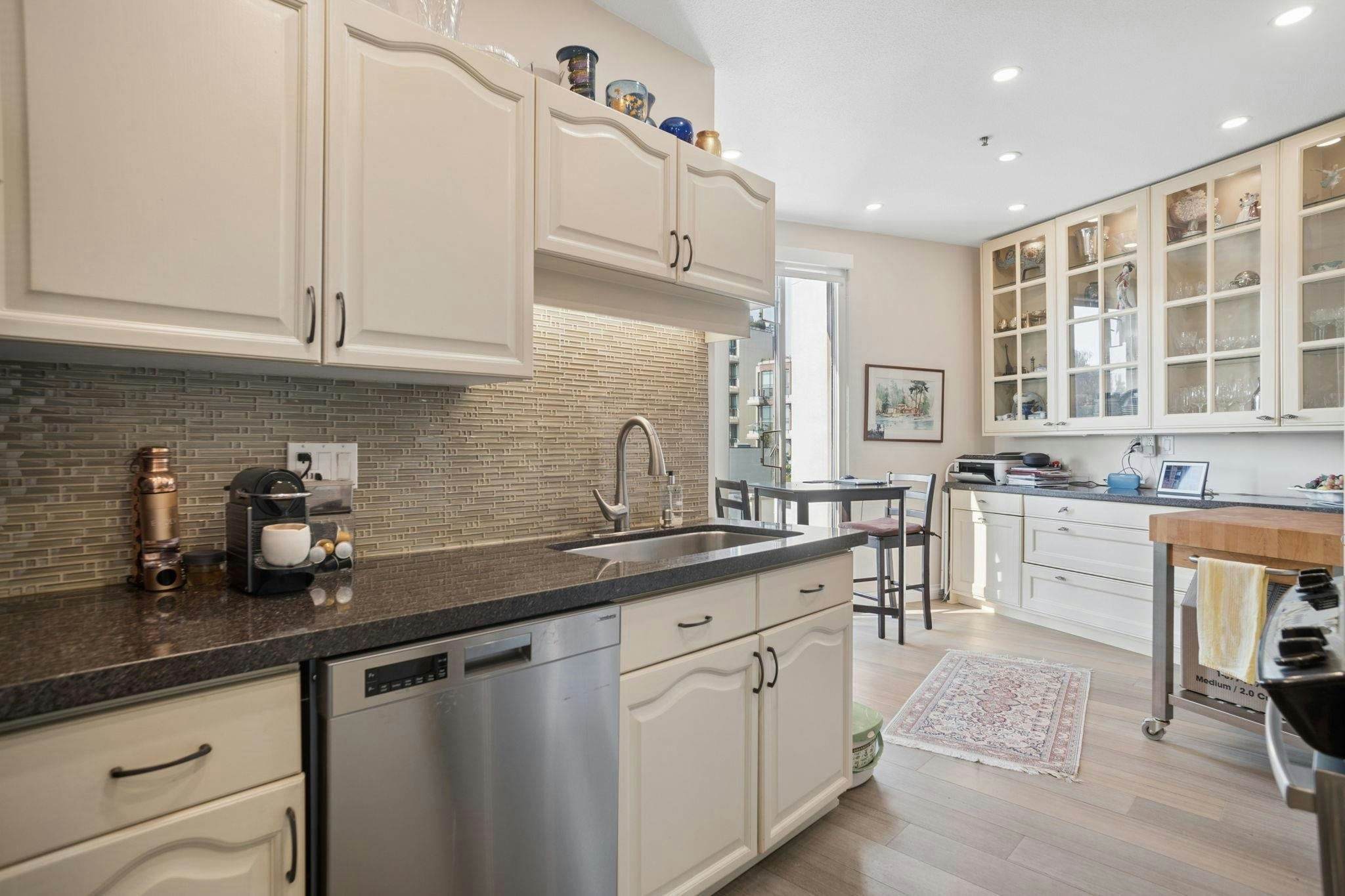 401-2 Renaissance Square, New Westminster, BC, V3M 6K3 - 12