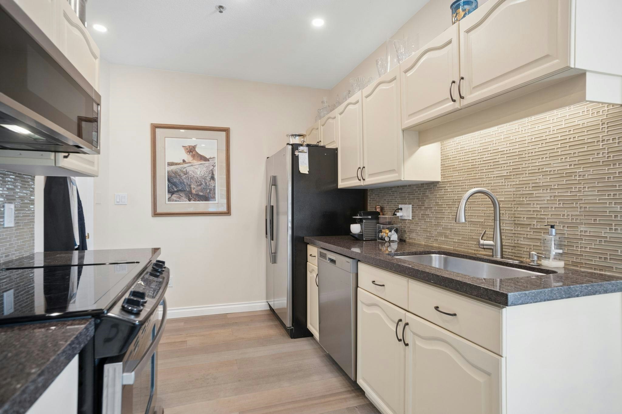 401-2 Renaissance Square, New Westminster, BC, V3M 6K3 - 13