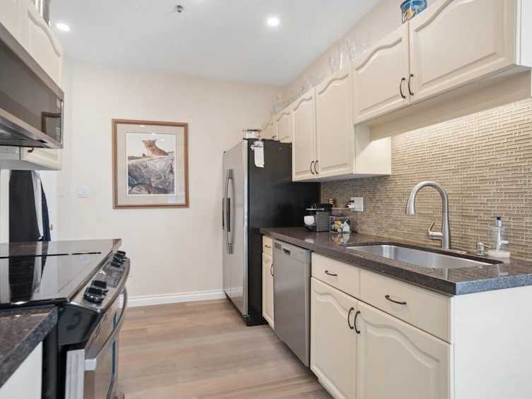 401-2 Renaissance Square, New Westminster, BC, V3M 6K3 - 13