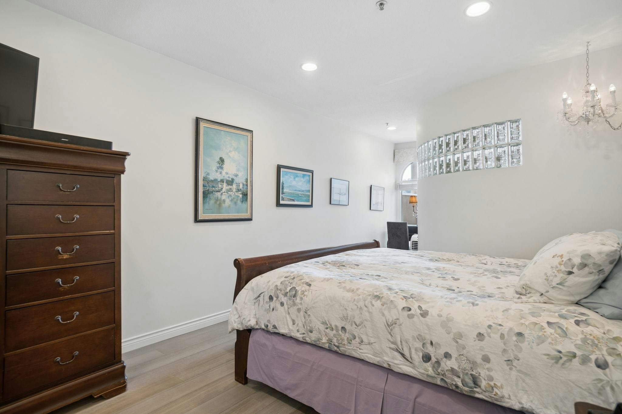 401-2 Renaissance Square, New Westminster, BC, V3M 6K3 - 17