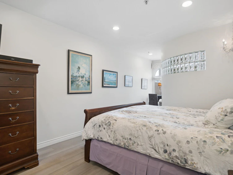 401-2 Renaissance Square, New Westminster, BC, V3M 6K3 - 17