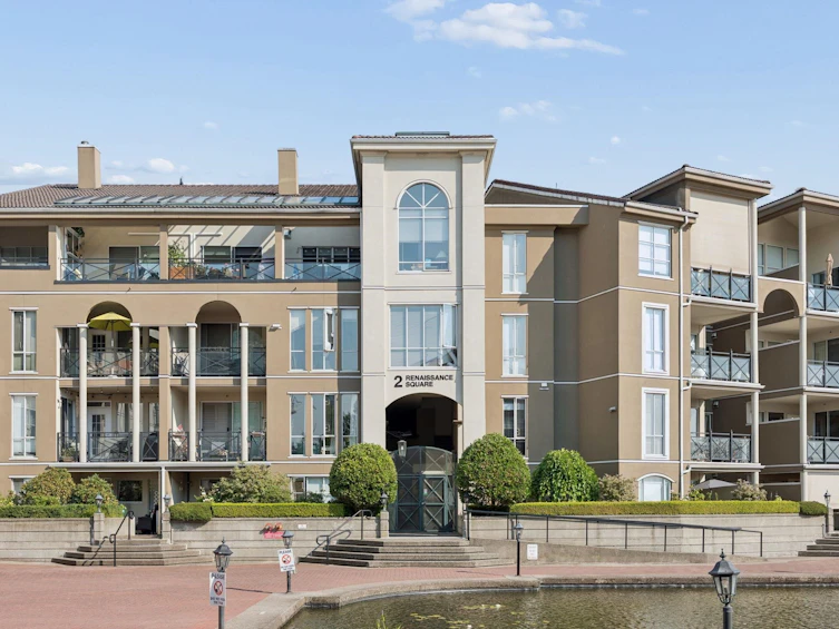 401-2 Renaissance Square, New Westminster, BC, V3M 6K3 - 29