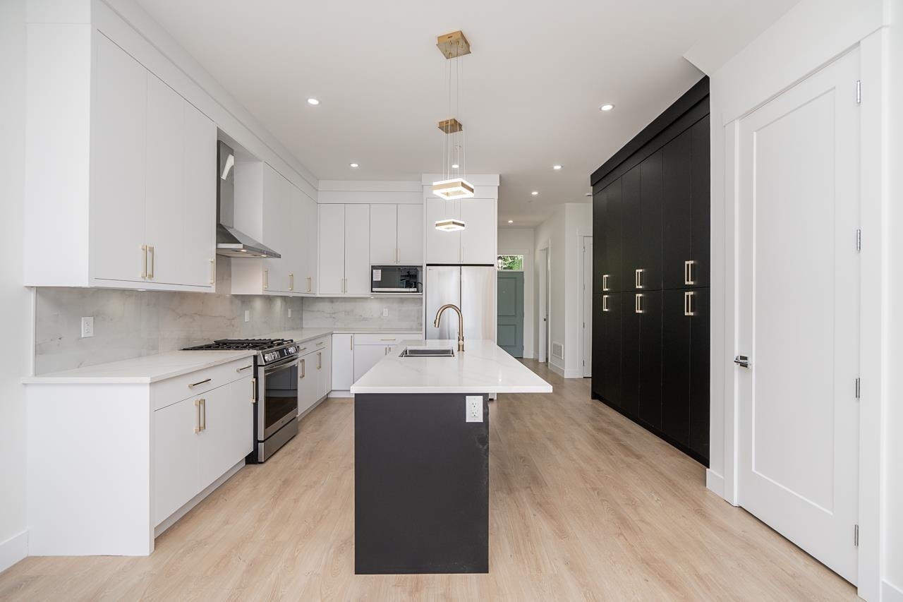 20537 74b Avenue, Langley, BC, V2Y 3S8