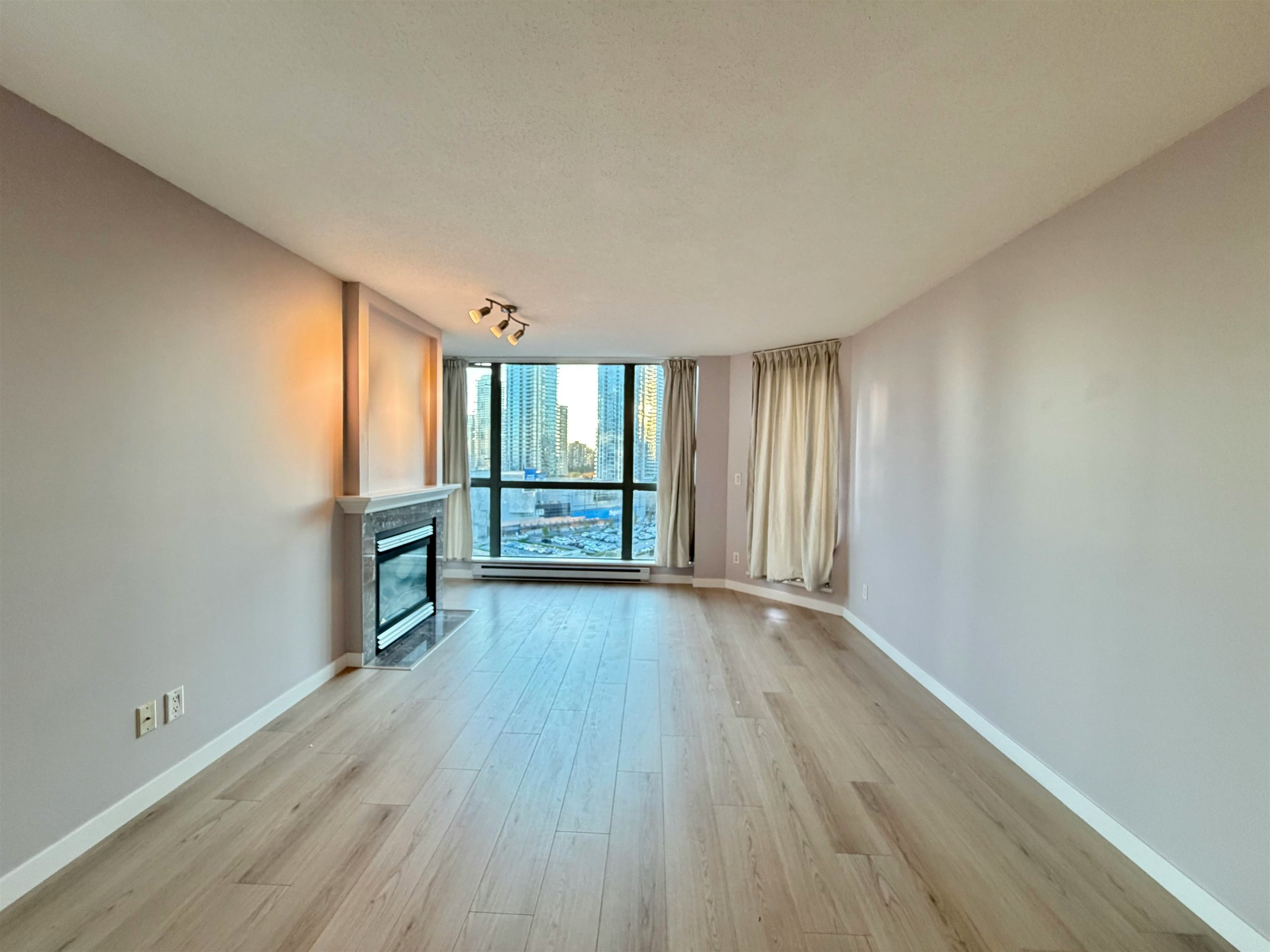 1305-4788 Hazel Street, Burnaby, BC, V5H 4V9