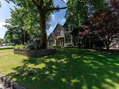 930 Selkirk Crescent - 2