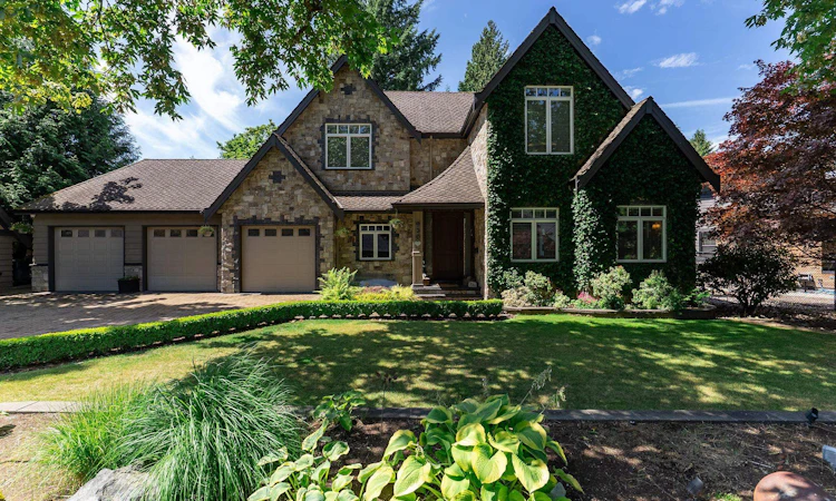 930 Selkirk Crescent