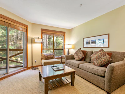 310G2-4653 Blackcomb Way - 4