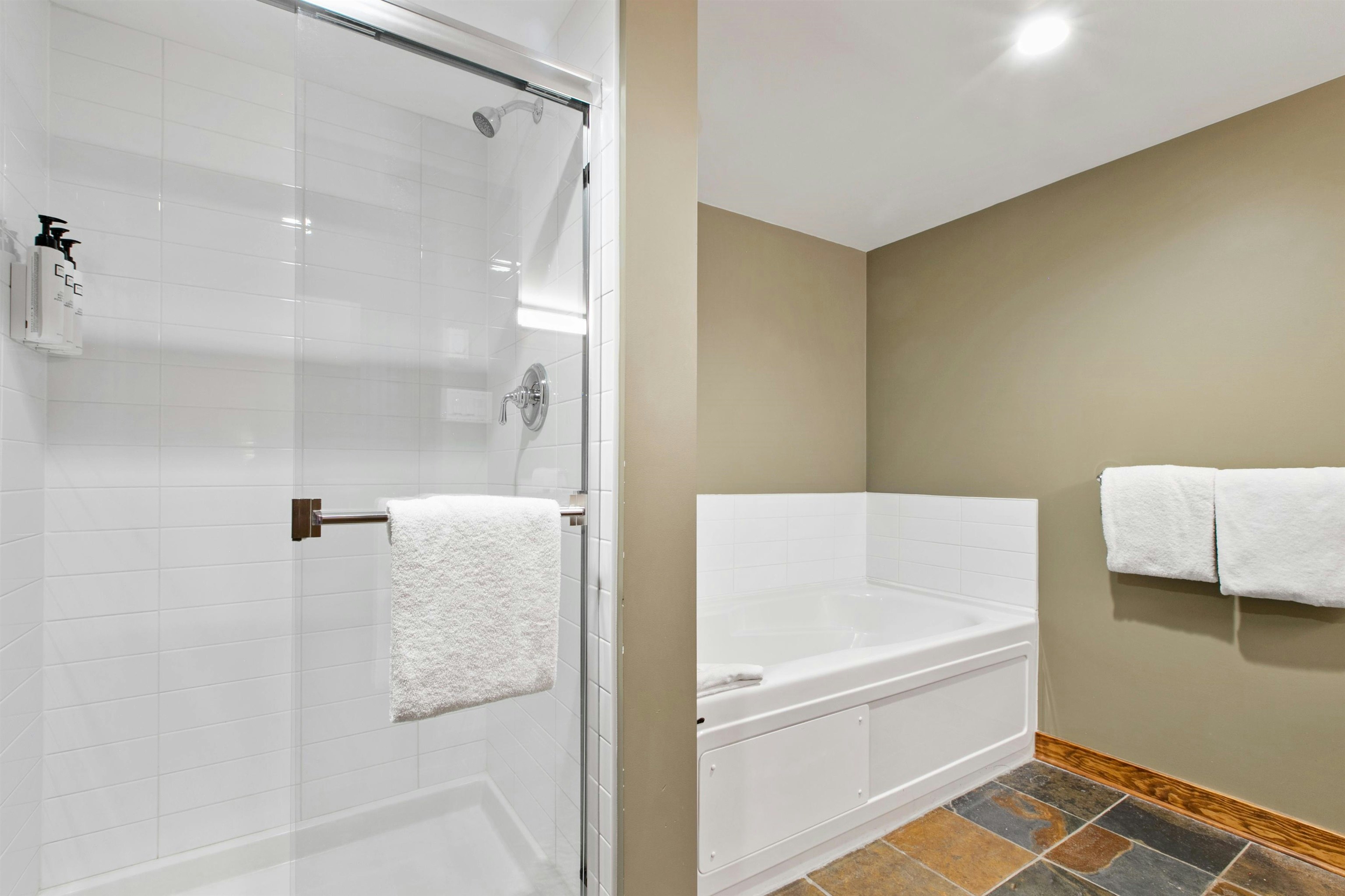 310G2-4653 Blackcomb Way, Whistler, BC, V8E 0Y9 - 14