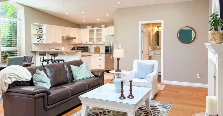 Withheld Withheld, North Vancouver, BC, V7P 2J7 - 2