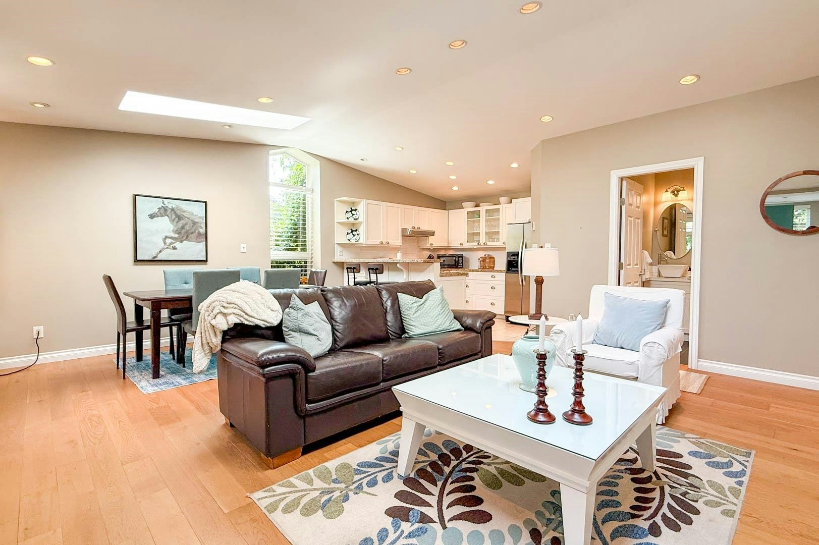 Withheld Withheld, North Vancouver, BC, V7P 2J7 - 4