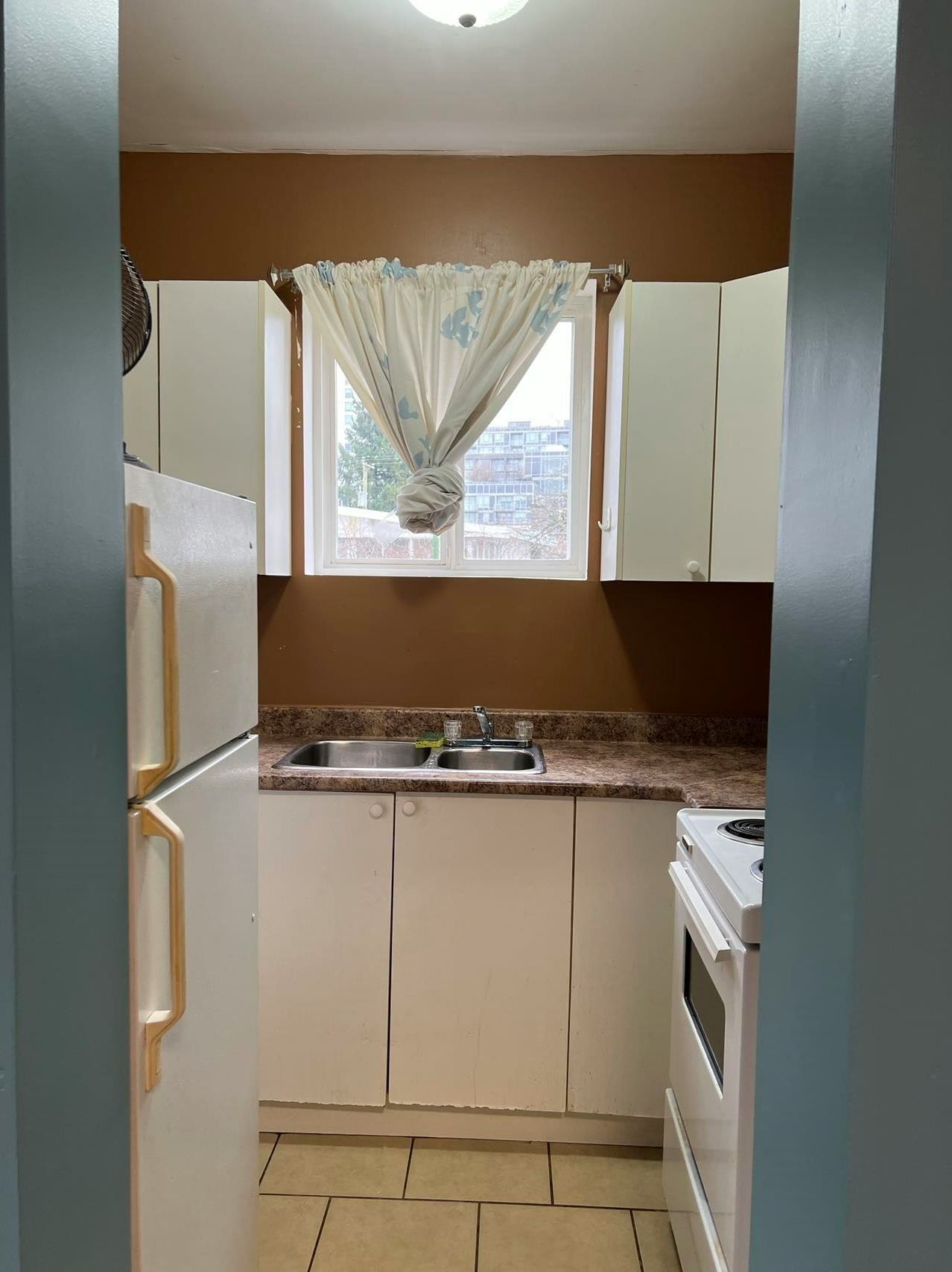 5630 Oben Street, Vancouver, BC, V5R 4P3 - 3