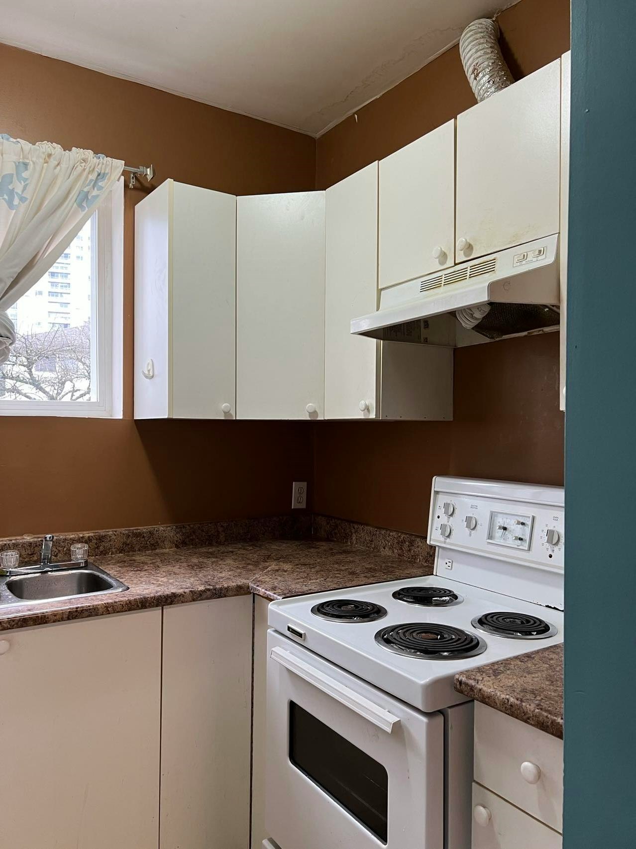 5630 Oben Street, Vancouver, BC, V5R 4P3 - 2