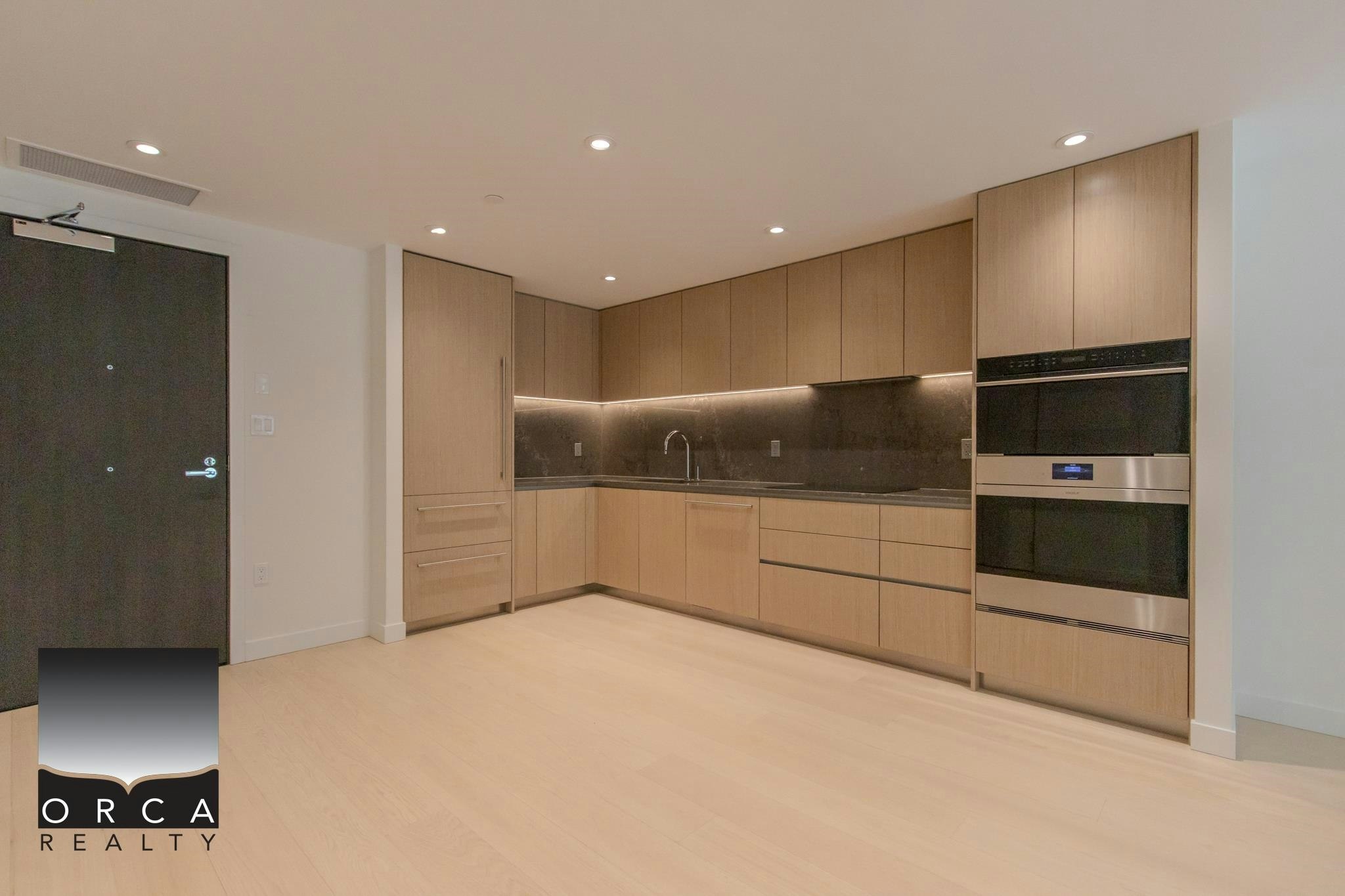 305-777 Harbour Way, North Vancouver, BC, V7P 0G2 - 11