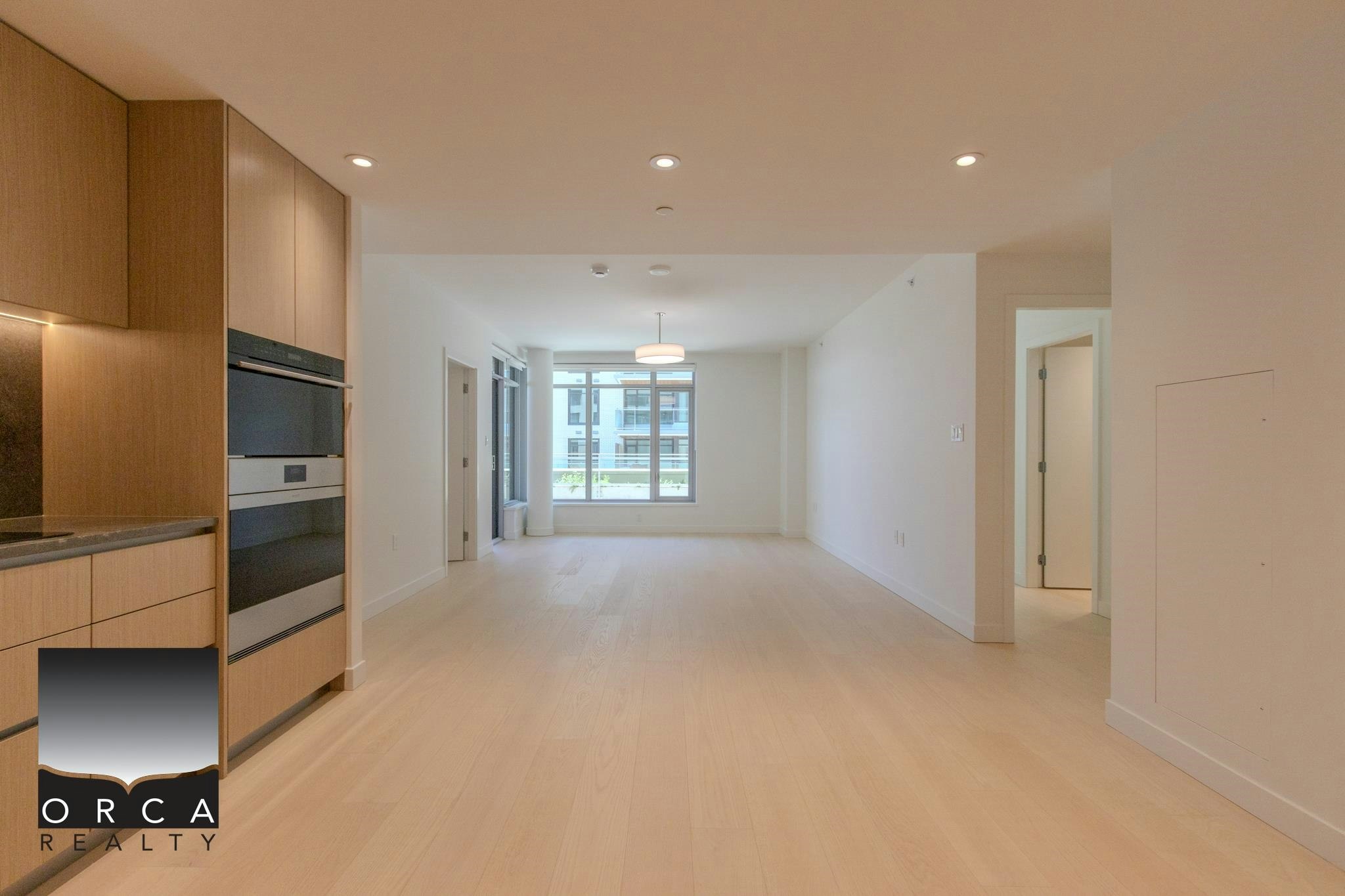 305-777 Harbour Way, North Vancouver, BC, V7P 0G2 - 2