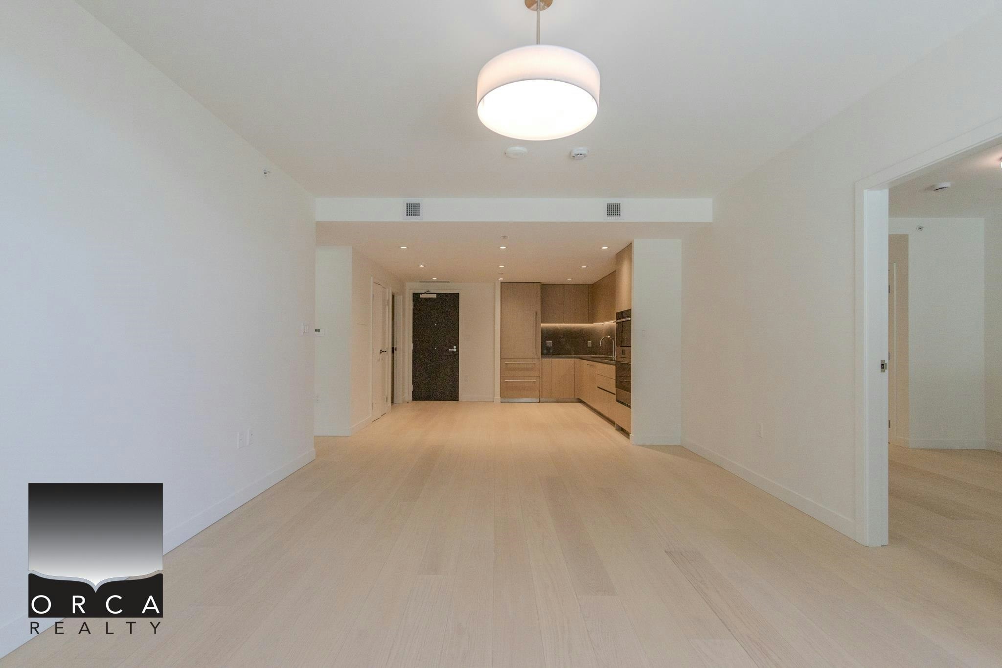 305-777 Harbour Way, North Vancouver, BC, V7P 0G2 - 3