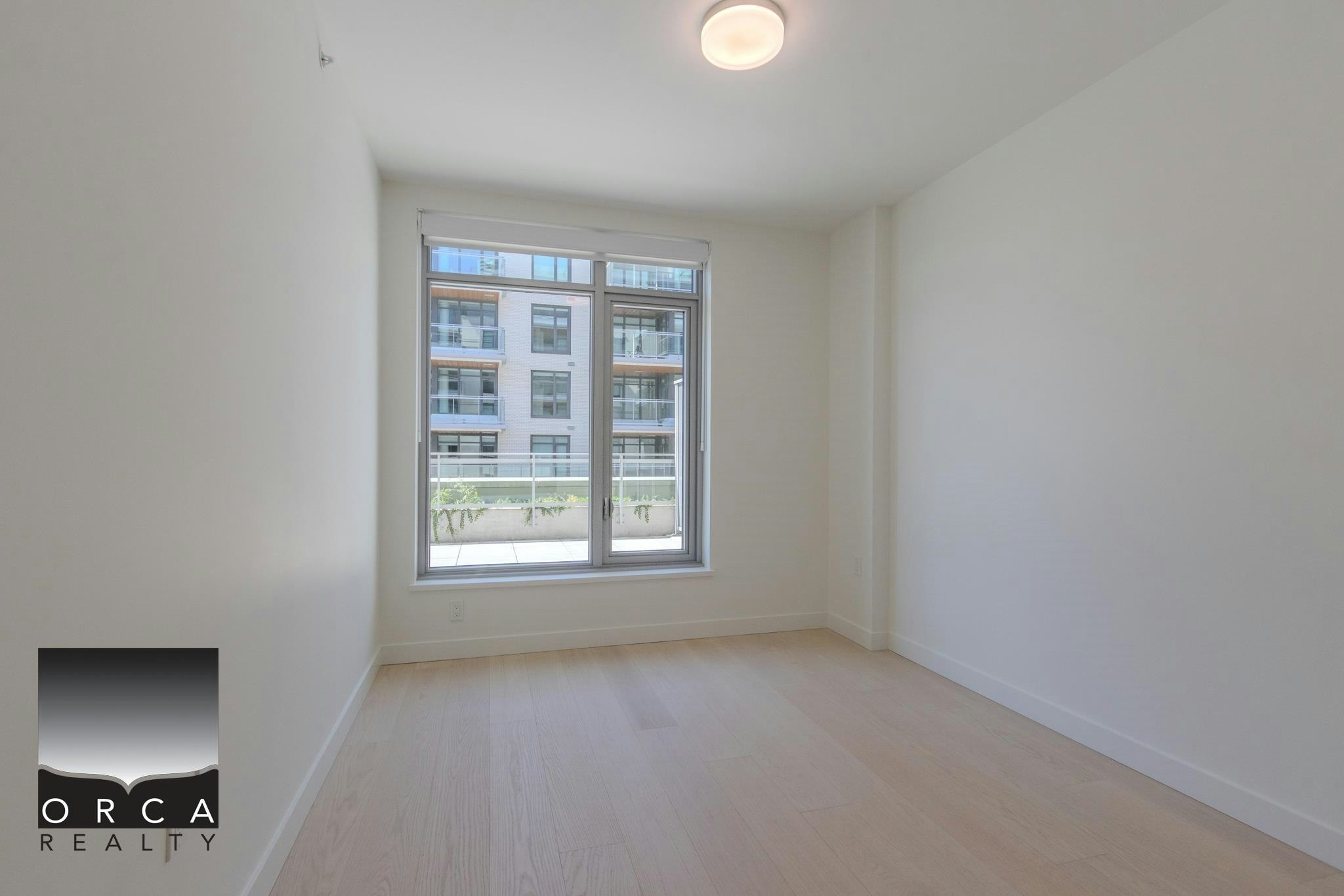 305-777 Harbour Way, North Vancouver, BC, V7P 0G2 - 9