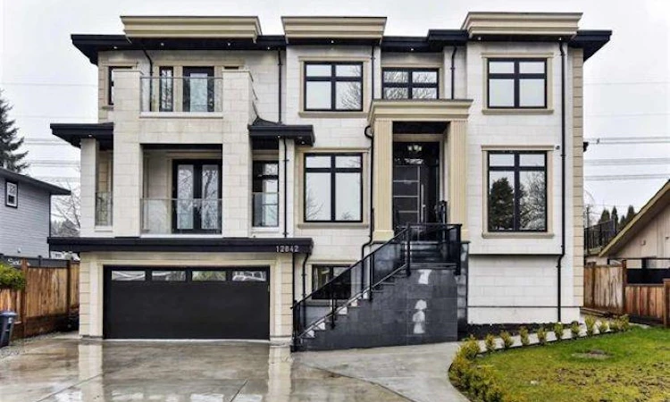 12842 Carluke Crescent