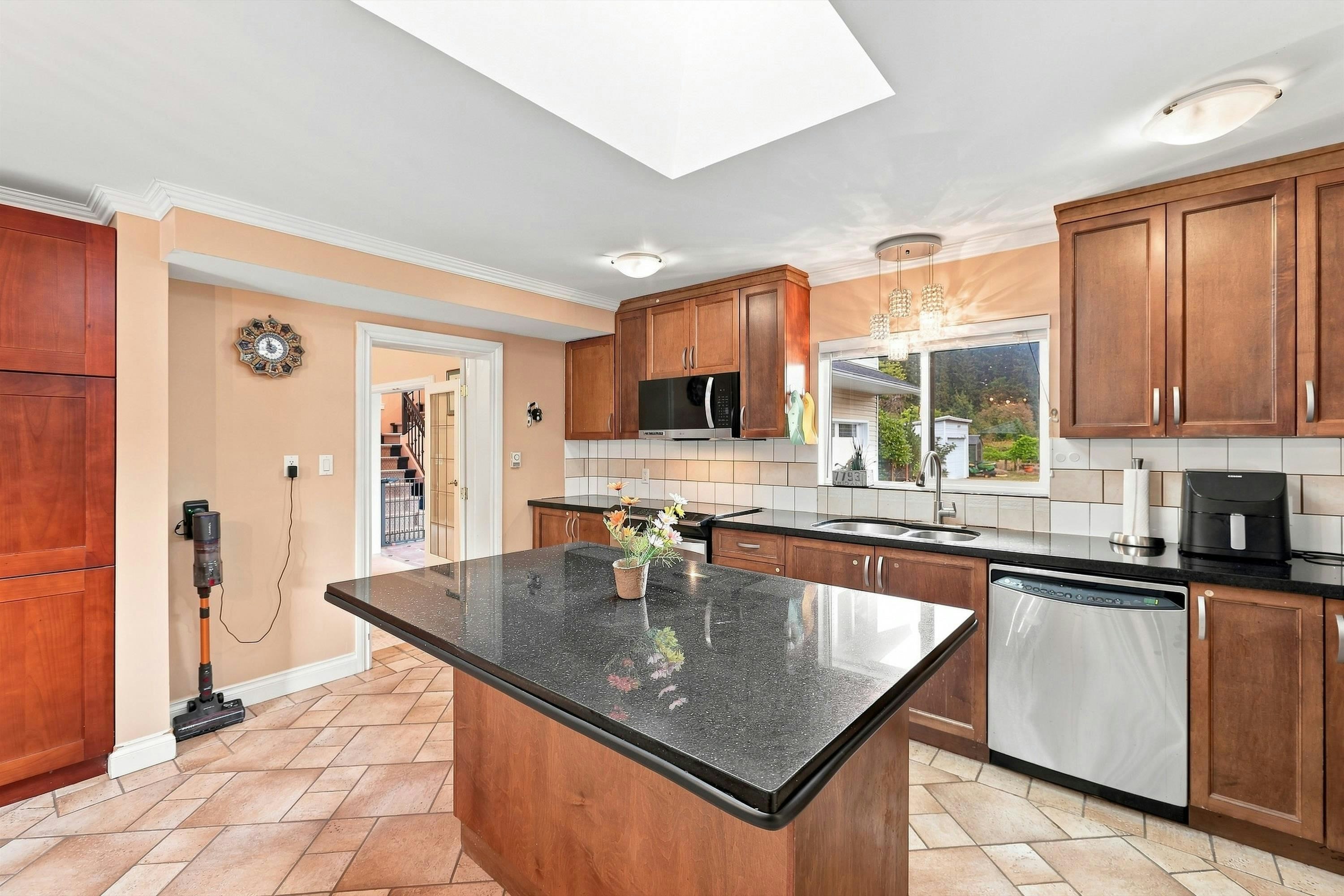 23055 132 Avenue, Maple Ridge, BC, V4R 0A8 - 10