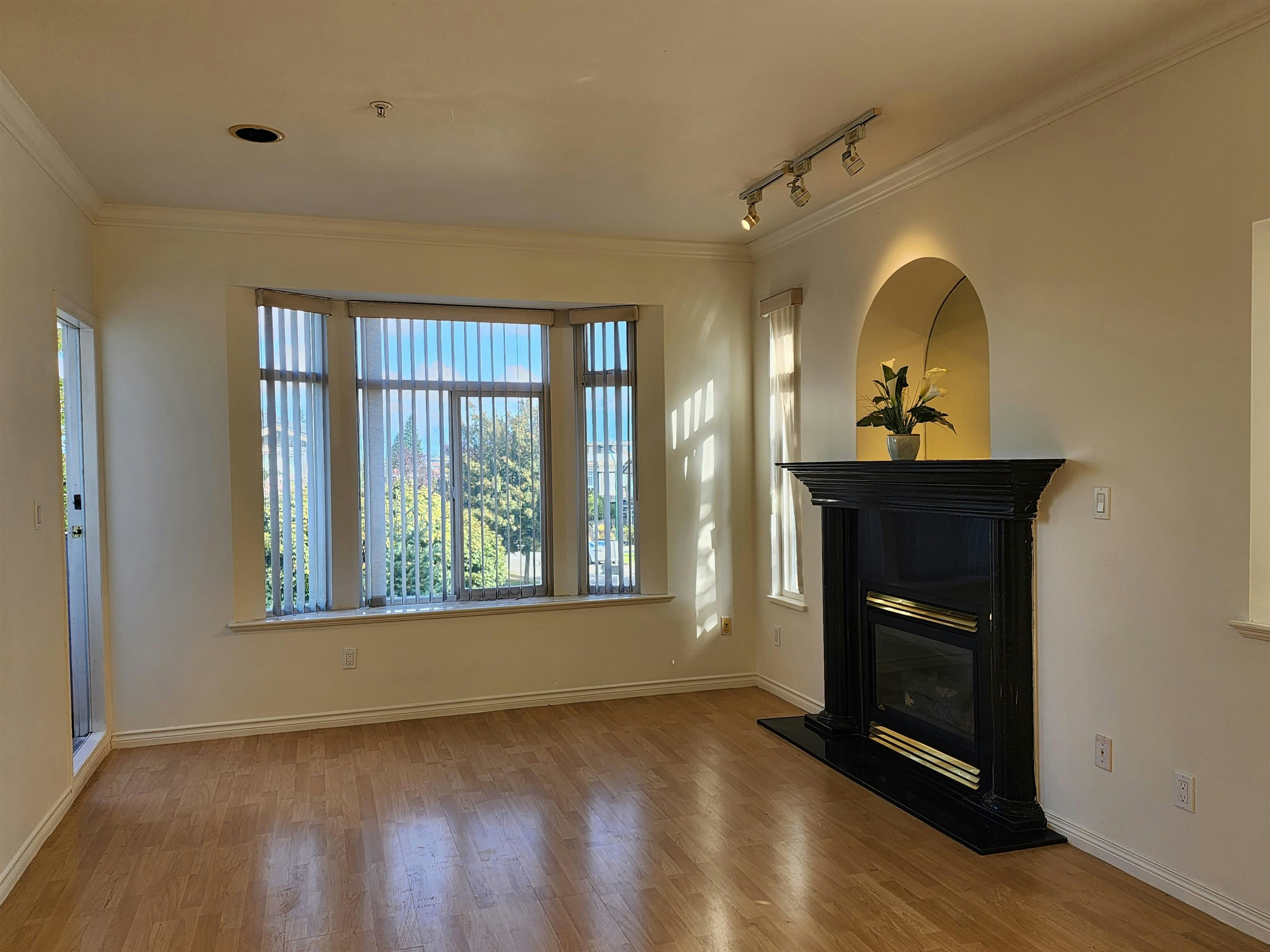 35xx Normandy Drive, Vancouver, BC, V5M 2E7 - 3