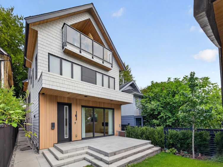 2-58 E 40th Avenue, Vancouver, BC, V5W 1L4