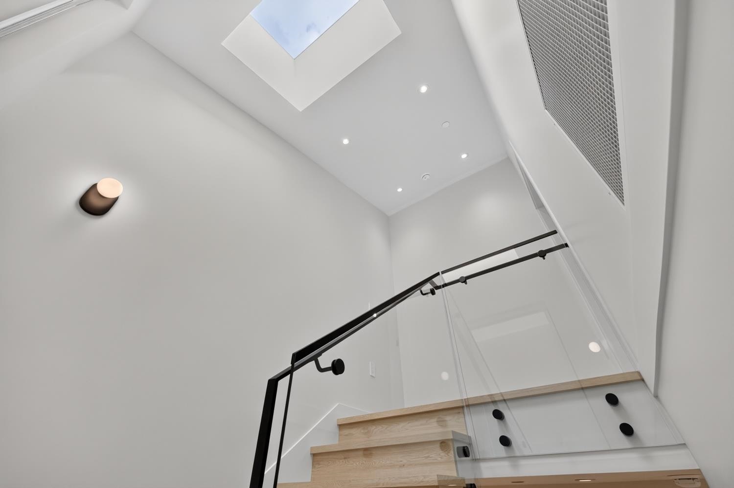 2-58 E 40th Avenue, Vancouver, BC, V5W 1L4 - 29