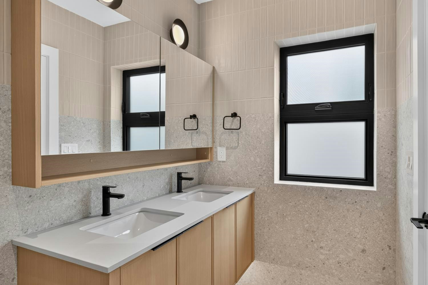 2-58 E 40th Avenue, Vancouver, BC, V5W 1L4 - 21