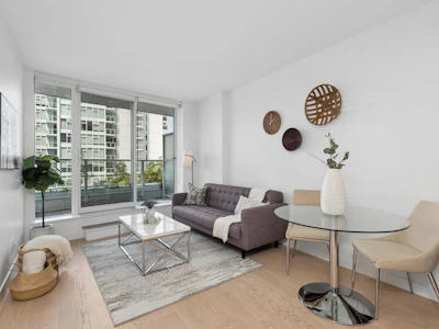 531-2220 Kingsway Street - 2