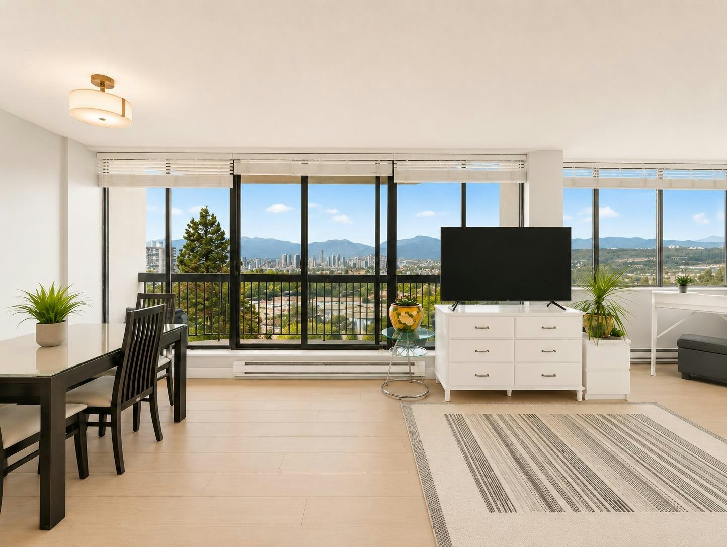 1102-6540 Burlington Avenue - 3