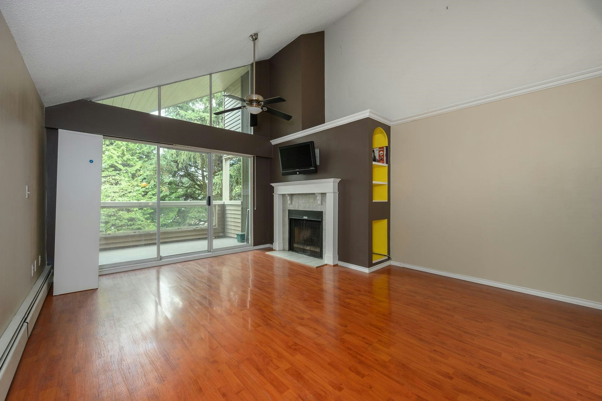 309-932 Robinson Street - 3