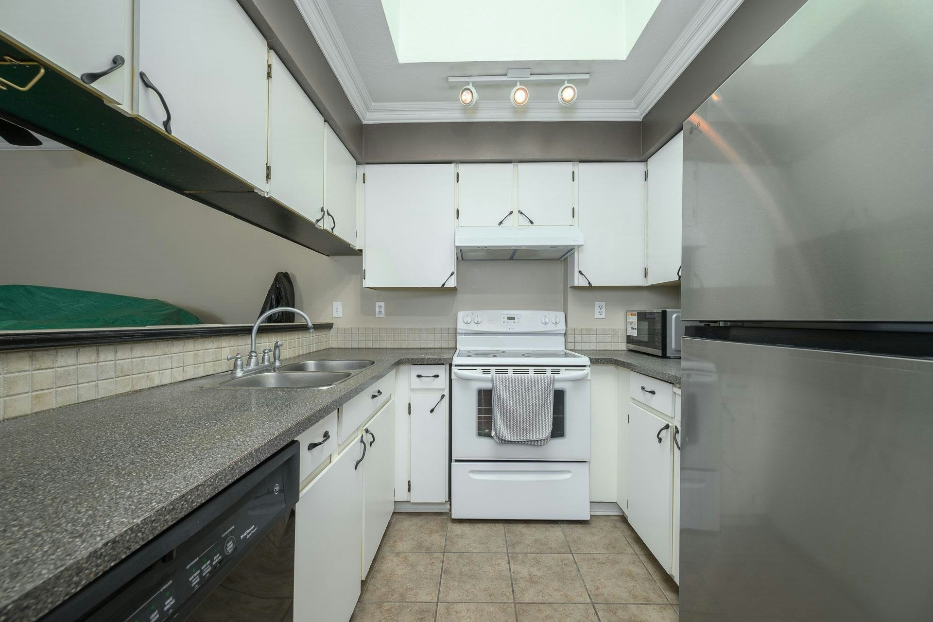 309-932 Robinson Street, Coquitlam, BC, V3J 7R8 - 10